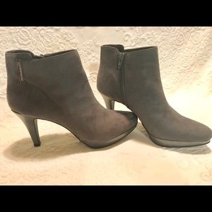WOMEN’S ANKLE BOOTIES